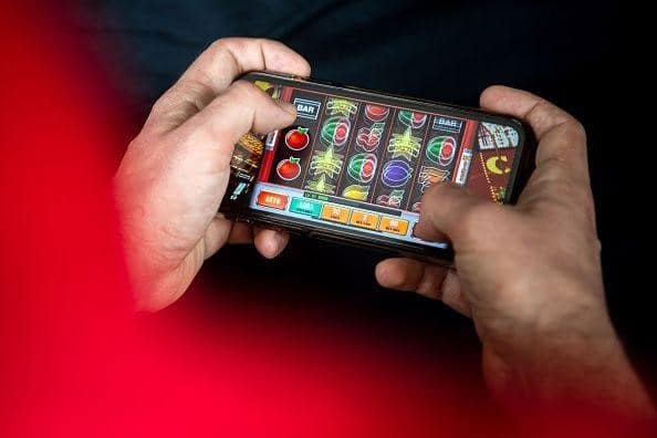 Playing Mobile Casino on a Smartphone